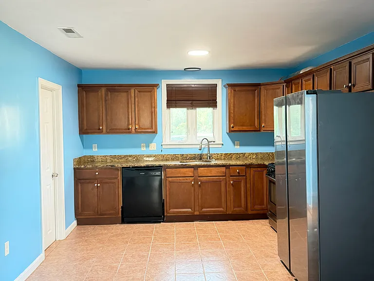 18 Edinboro Ave — Photo 1
