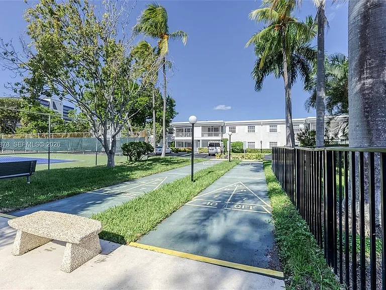 6207 Bay Club Dr #1 — Photo 3