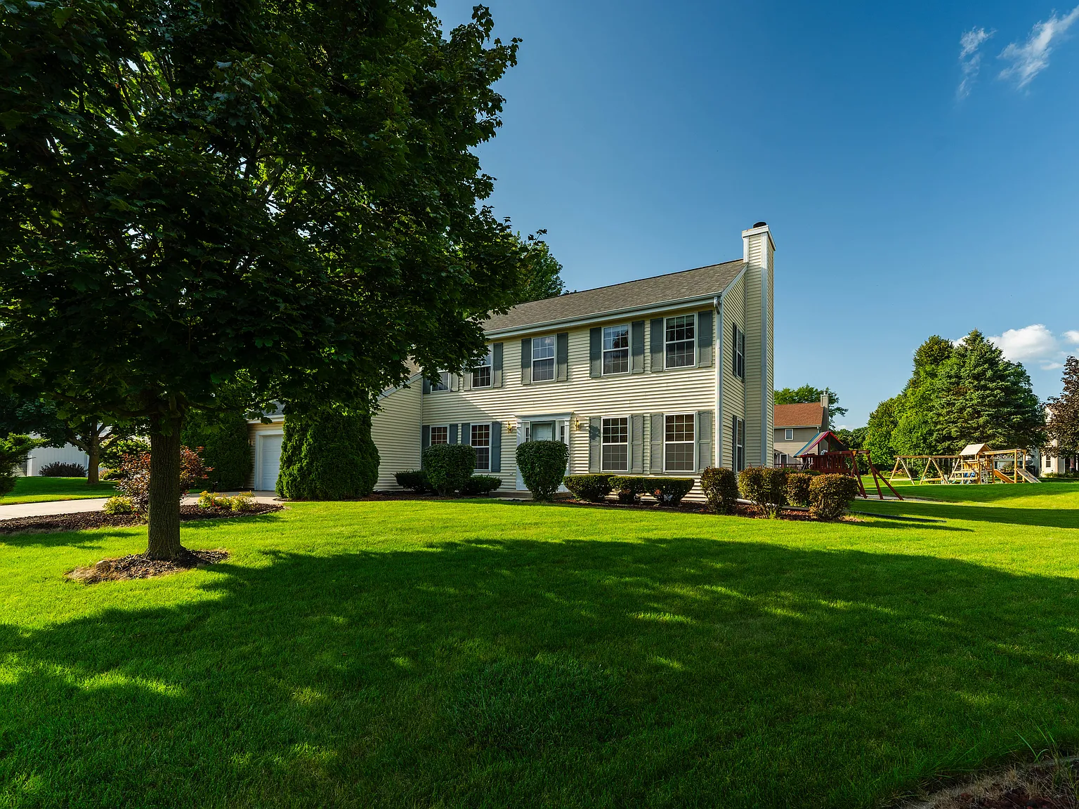 3 bed, 2.5 bath, 2600 sqft, $3,100 — Photo 4