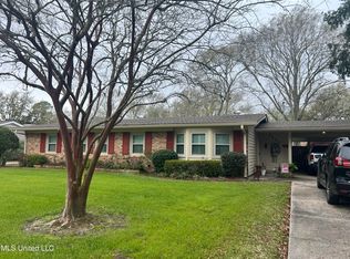 2403 Rosewood St, Pascagoula, MS 39567