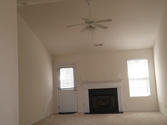 Vaulted Ceiling in Liv/RM