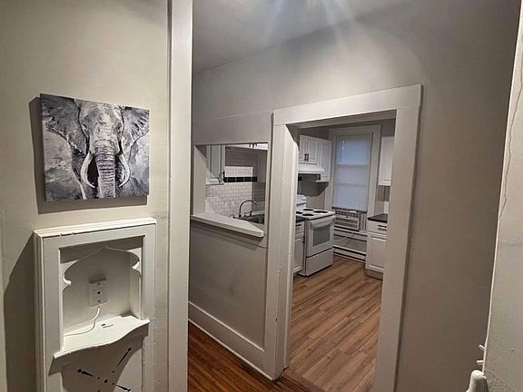 2nd image of 910 N Center St #2