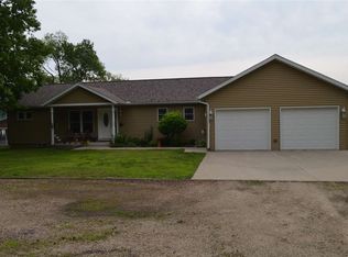 302 River View Rd, Guttenberg, IA 52052