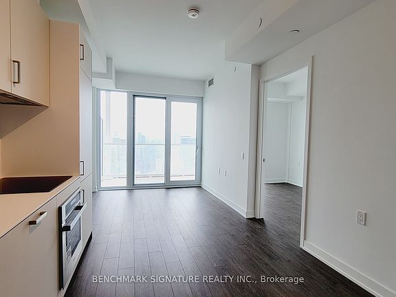 3rd image of 88 Queen St E #5515