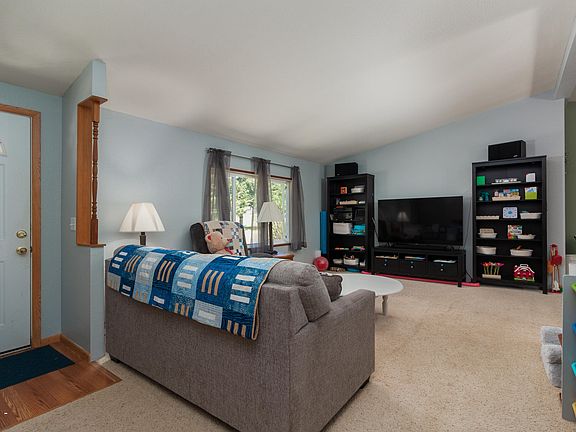 5th image of 330 N Deer Dr