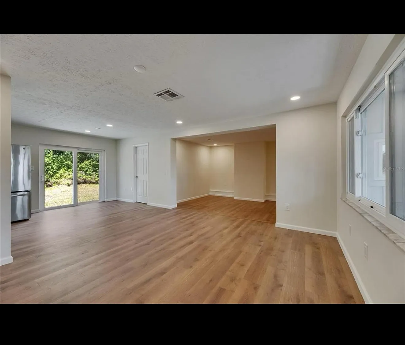 3 bed, 1312 sqft, $2,300 — Photo 4
