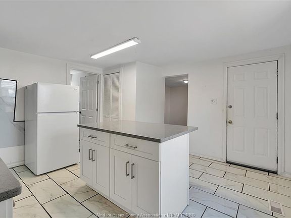 5th image of 442 Church St