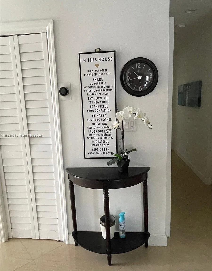 3 bed, 2.0 bath, 1140 sqft, $3,300 — Photo 2