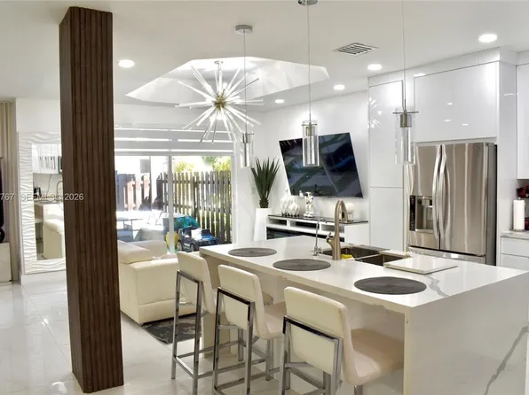 6763 NW 107th Pl, Doral, FL 33178