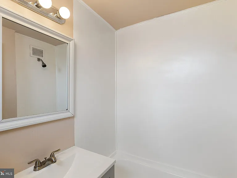 3902 Erdman Ave #1 — Photo 8