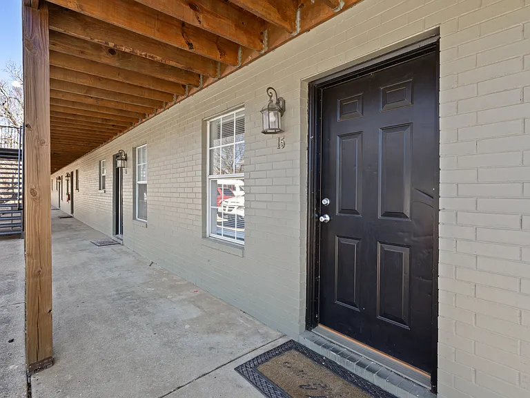 884 W Holly St — Photo 12