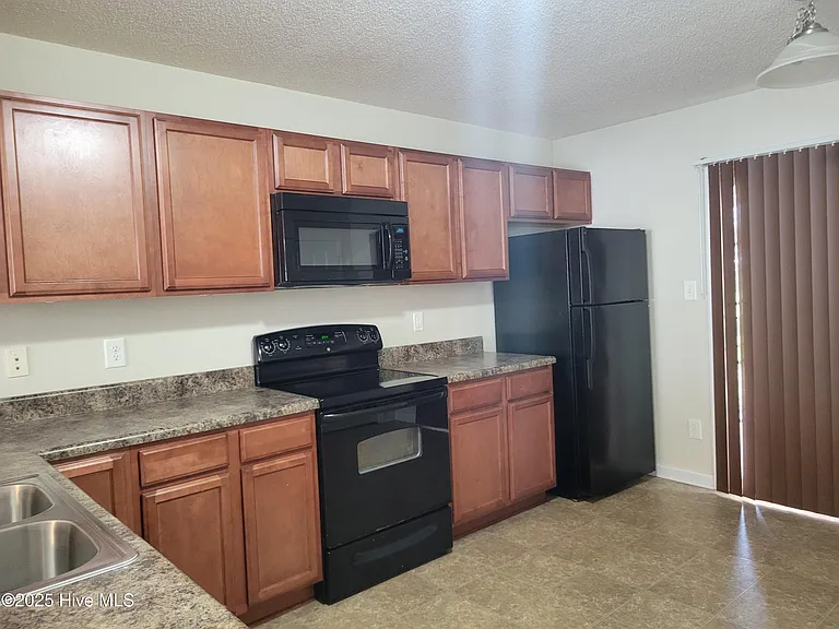 1002 Ornate Dr — Photo 3