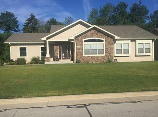 6173 S 40th St, Greenfield, WI 53221