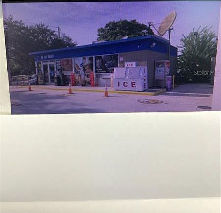 3rd image of 1901 Aloma Ave