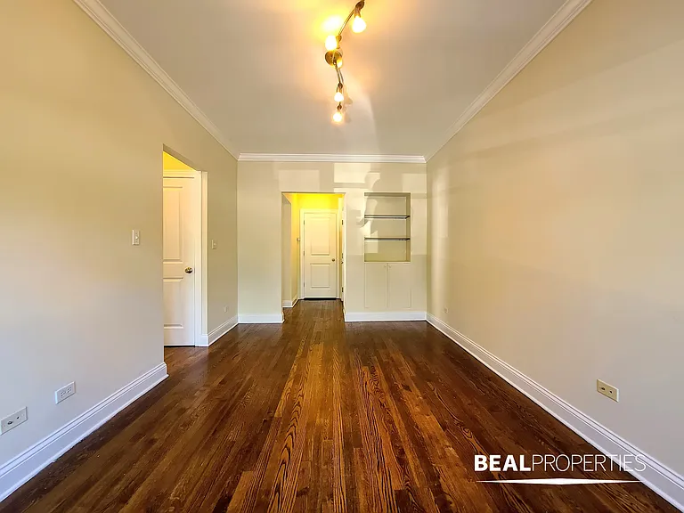 740-50 West Addison Street — Photo 6