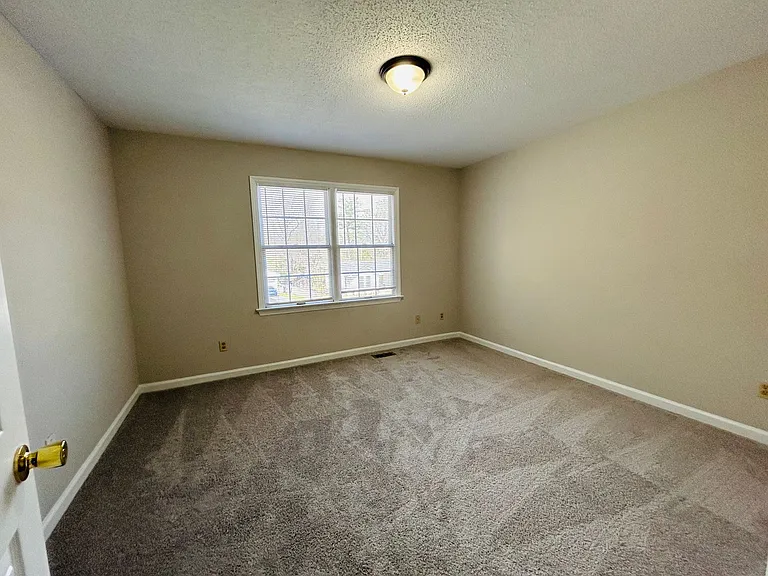 404 Poplar St — Photo 11