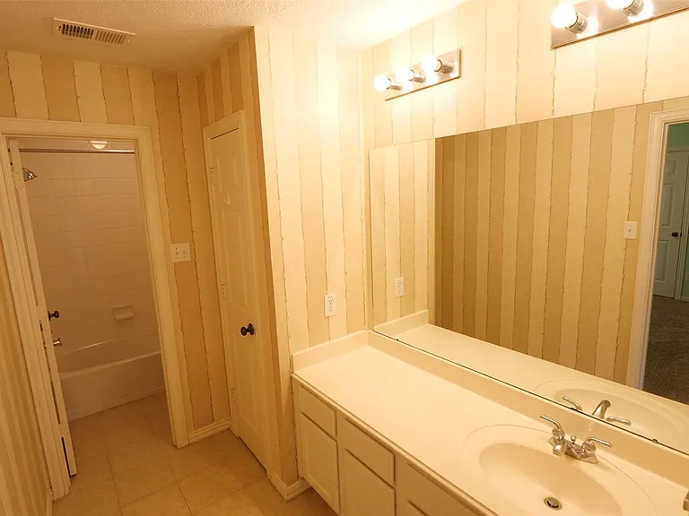 22719 Sierra Lake Ct — Photo 32