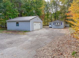 987 W Maplecrest Dr, Sanford, MI 48657