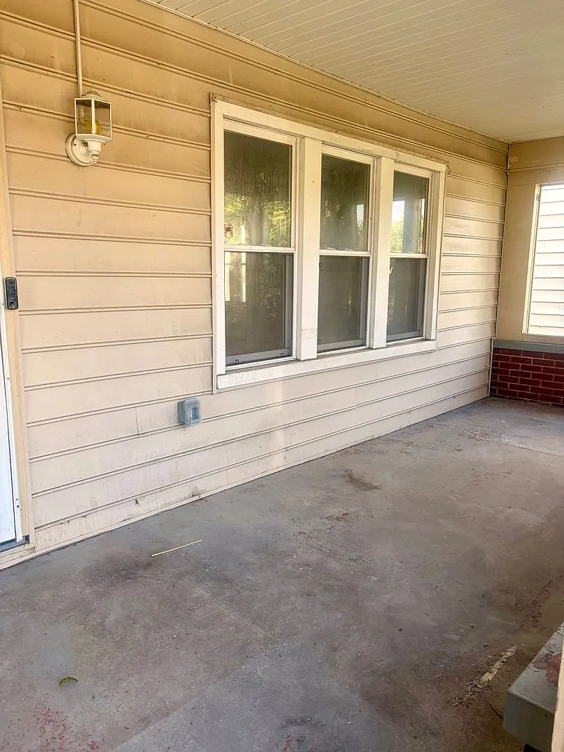 Spacious 3-Bedroom Home with Flexible Bonus Space, Basement & Detached Garage | South Linden | $1... — Photo 2