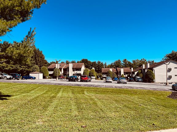 2nd image of 311 Pine Hollow Way #311