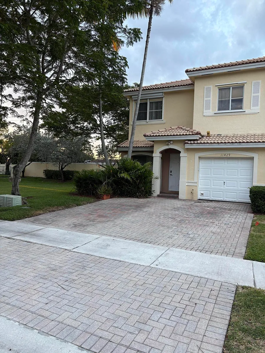 Building Photo - 11429 NW 34th Pl