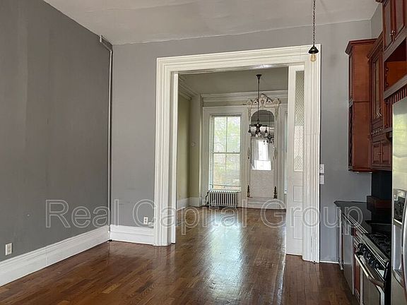2nd image of 17 Ash Grove Pl #2