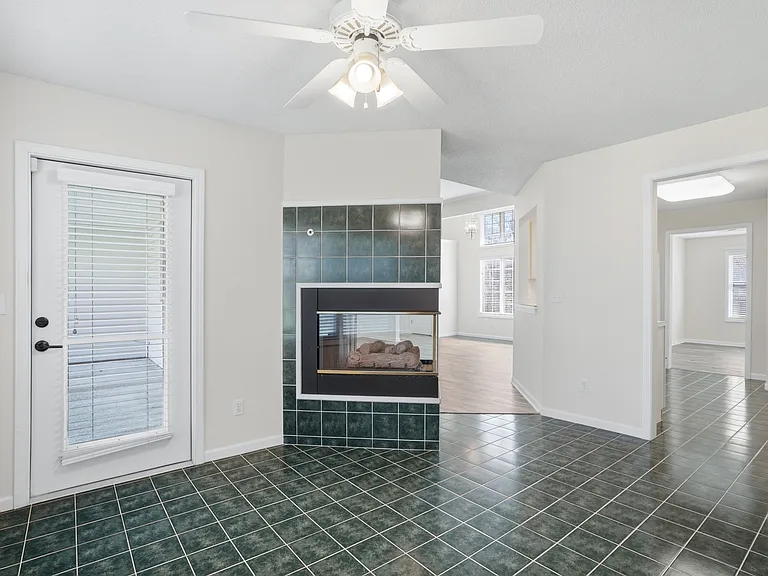 3604 Chatham Dr — Photo 8