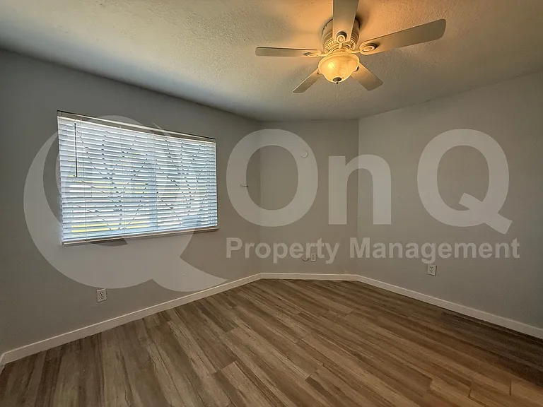 3037 W Monmouth St — Photo 11