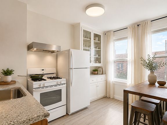 4th image of 37 Saint Pauls Ave #2