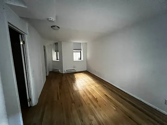 Rented by Salon Realty Corp | media 17