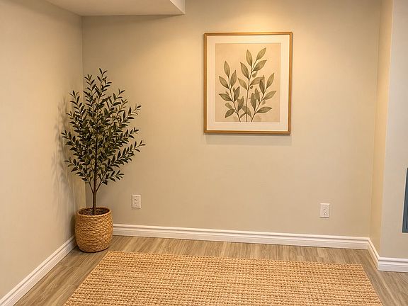 5th image of 249 Blucher St