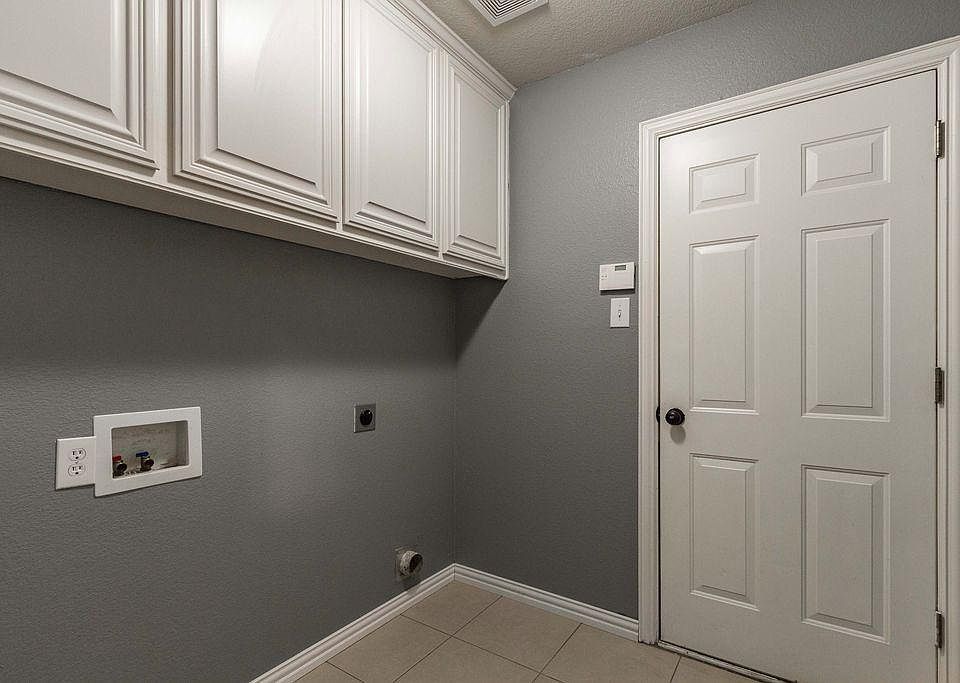 1st image of 4833 Campfire Ct