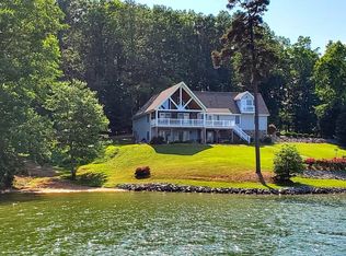 1360 Ascend Ln, Huddleston, VA 24104