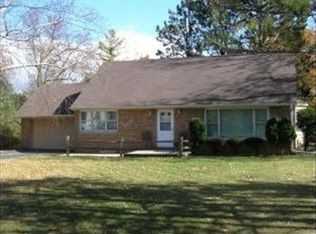 460 Lynnwood Ln, Brookfield, WI 53005