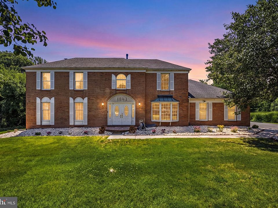 1st image of 1843 Beacon Hill Dr