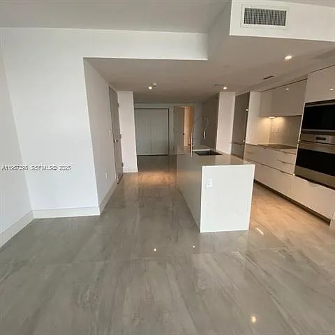 9521 E Bay Harbor Dr — Photo 3