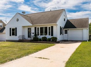 909 30th St NE, Cedar Rapids, IA 52402
