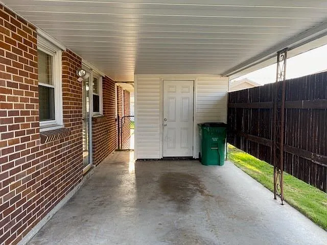 3 bed, 1.0 bath, 1000 sqft, $1,750 — Photo 2