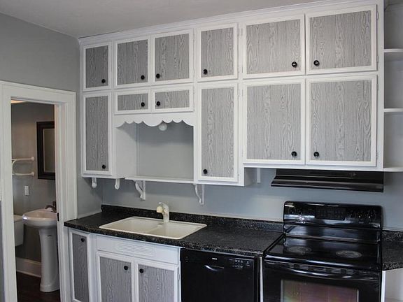 4th image of 915 12th Ave S