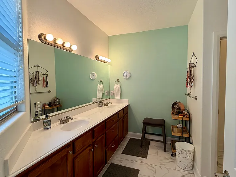 457 Highland View Ct — Photo 15