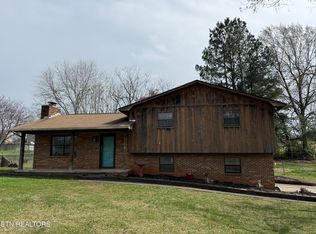 2066 Colonial Cir, Maryville, TN 37803