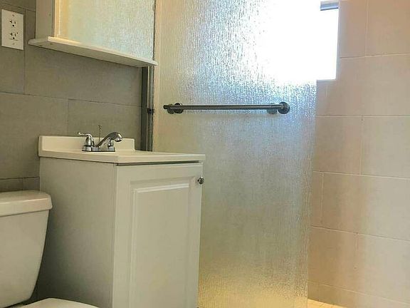 5th image of 1922 85th St APT B3