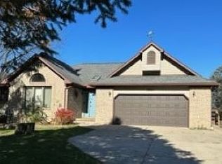 3881 Curdy Rd, Howell, MI 48855