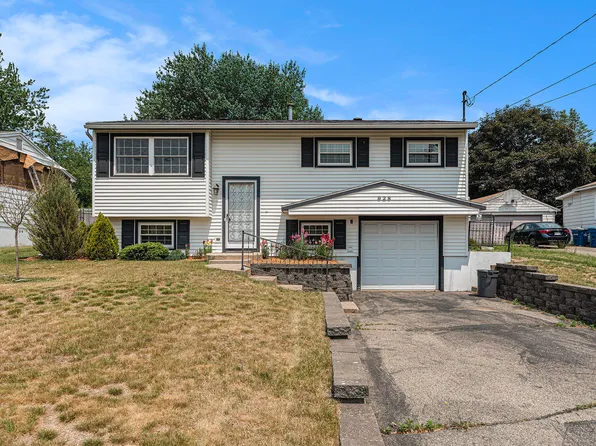 928 Greenwood St, Middleville, MI 49333
