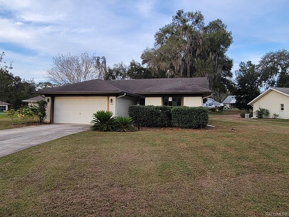 1st image of 2749 N Canterbury Lake Dr