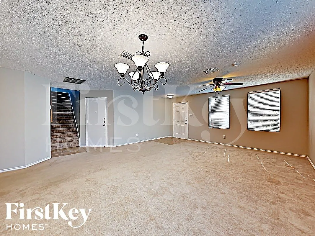 4 bed, 2.5 bath, 2917 sqft, $2,805 — Photo 3