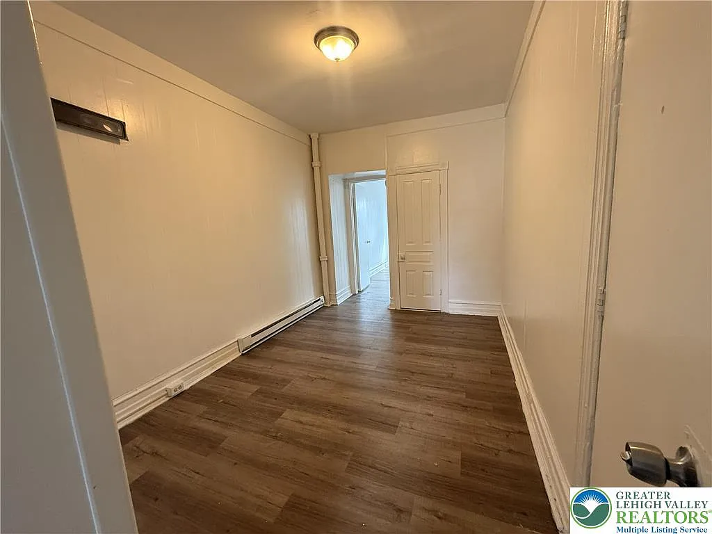 1 bed, 1.0 bath, 1792 sqft, $1,250 — Photo 2
