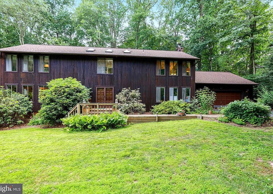 Welcome Home to 10733 Cross School Road!