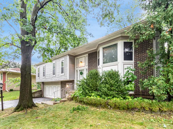 143 Camelot Way, Bolingbrook, IL 60440