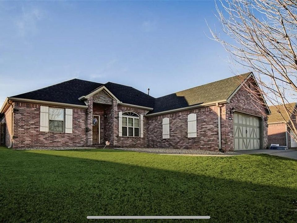 1st image of 821 Sienna Dr